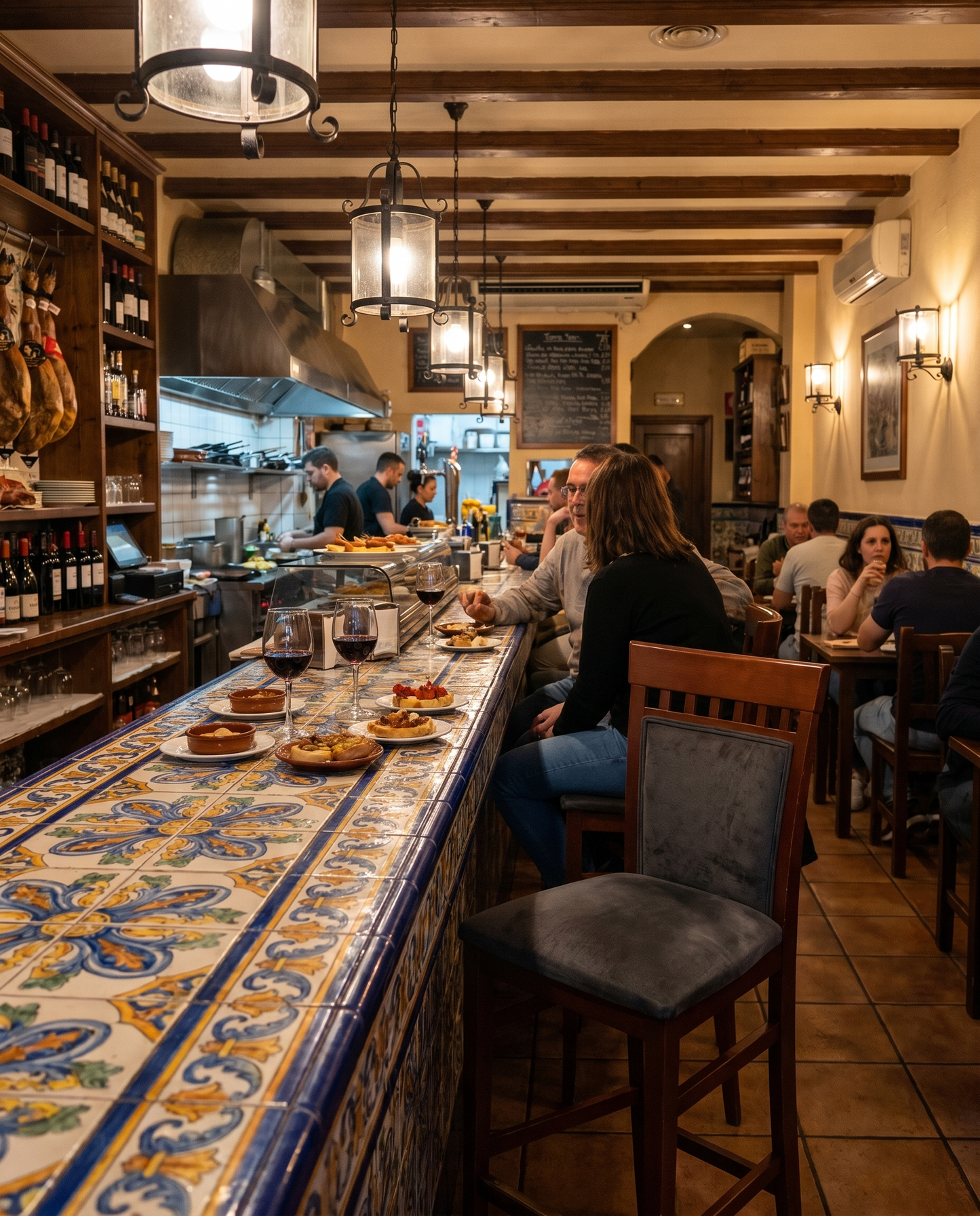 Versailles ahşap sandalye - tapas bar
